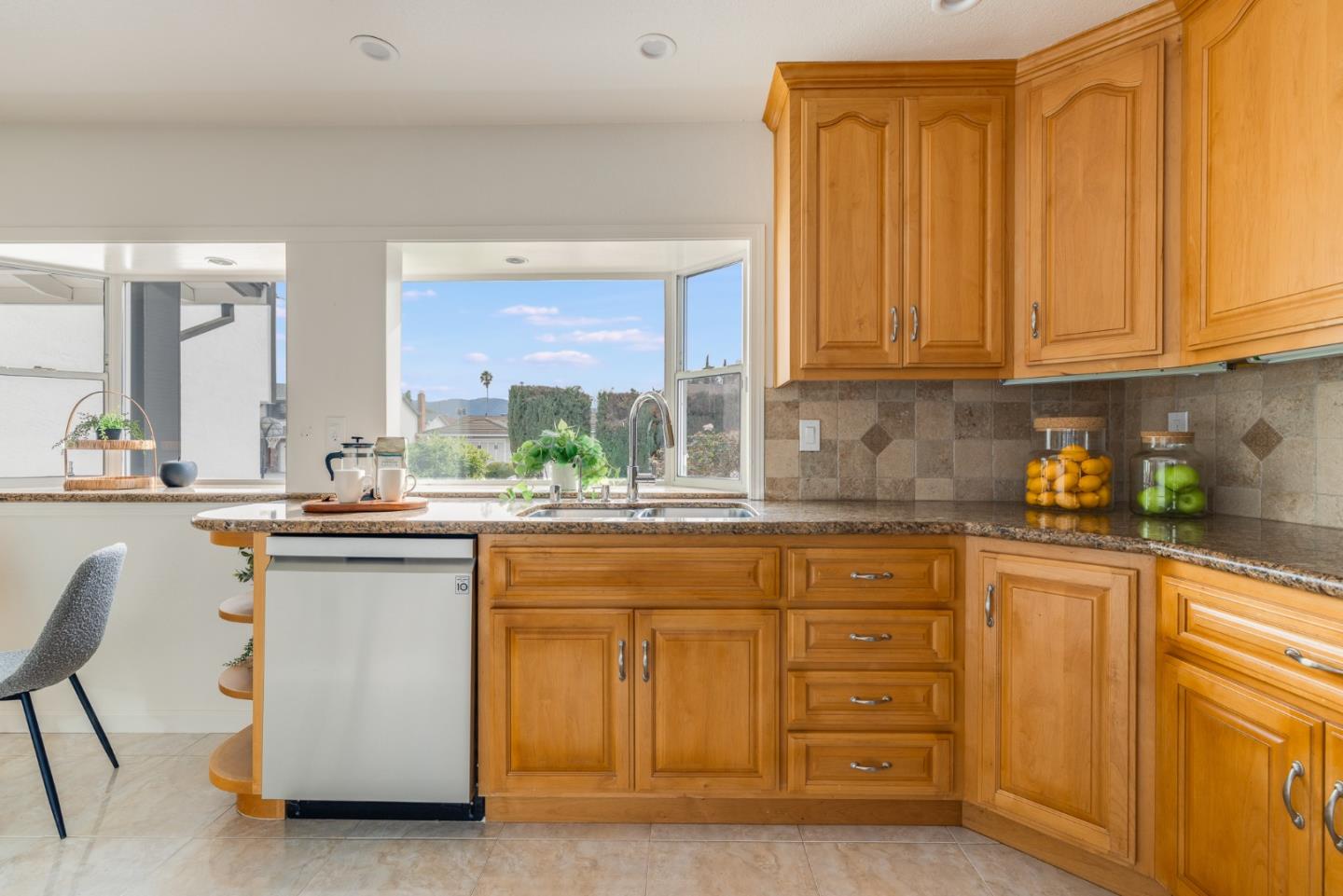 2283 Lemoyne Way
