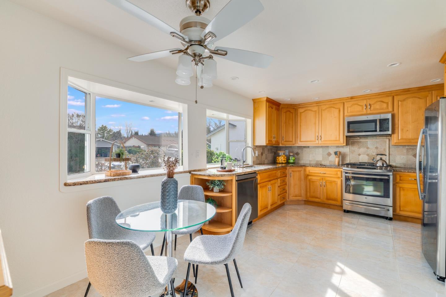 2283 Lemoyne Way