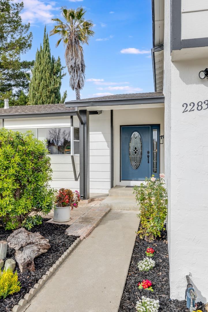 2283 Lemoyne Way