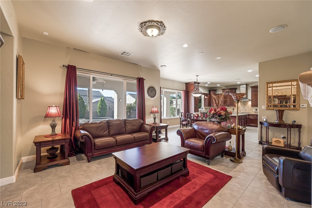 2772 Kilwinning Drive