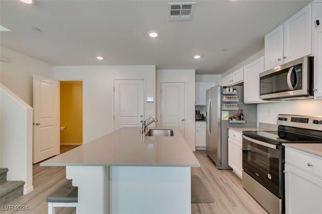 6924 Stratham Hill Street