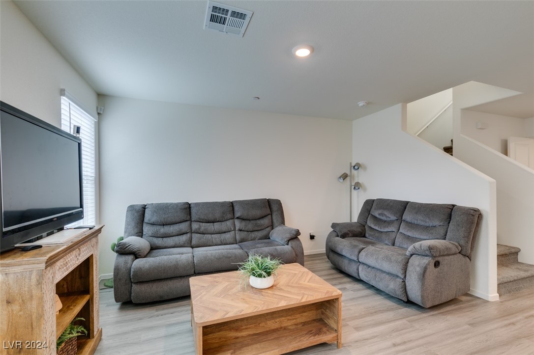 6924 Stratham Hill Street