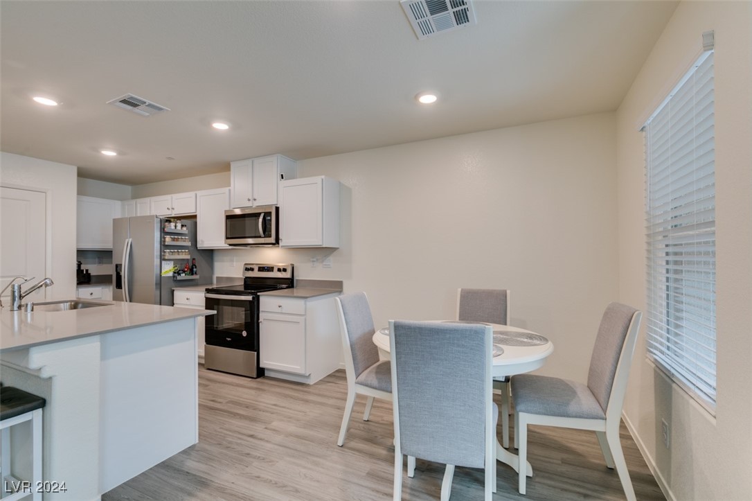 6924 Stratham Hill Street