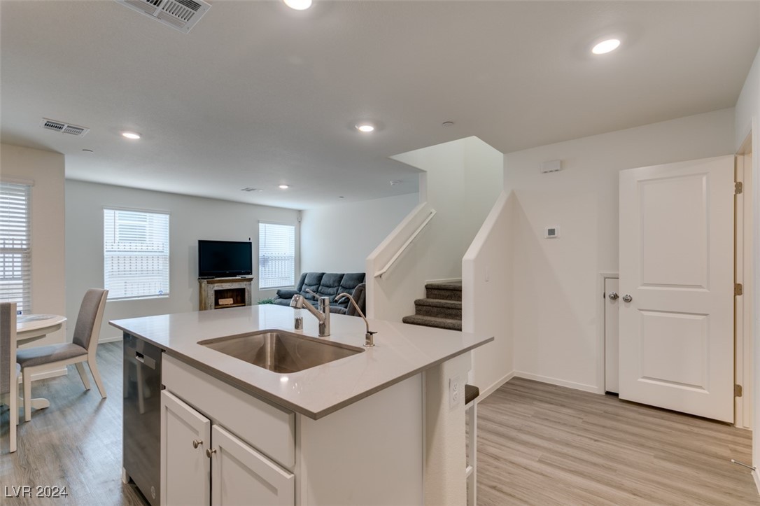 6924 Stratham Hill Street