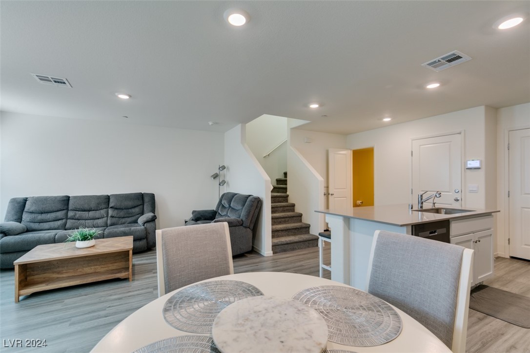 6924 Stratham Hill Street