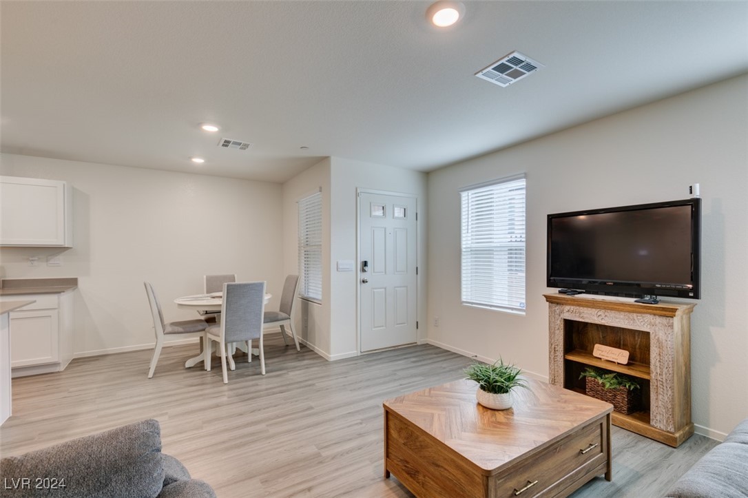 6924 Stratham Hill Street