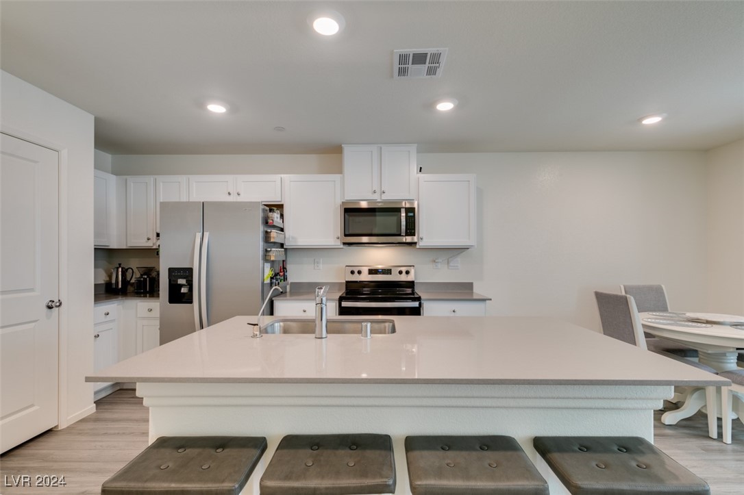 6924 Stratham Hill Street