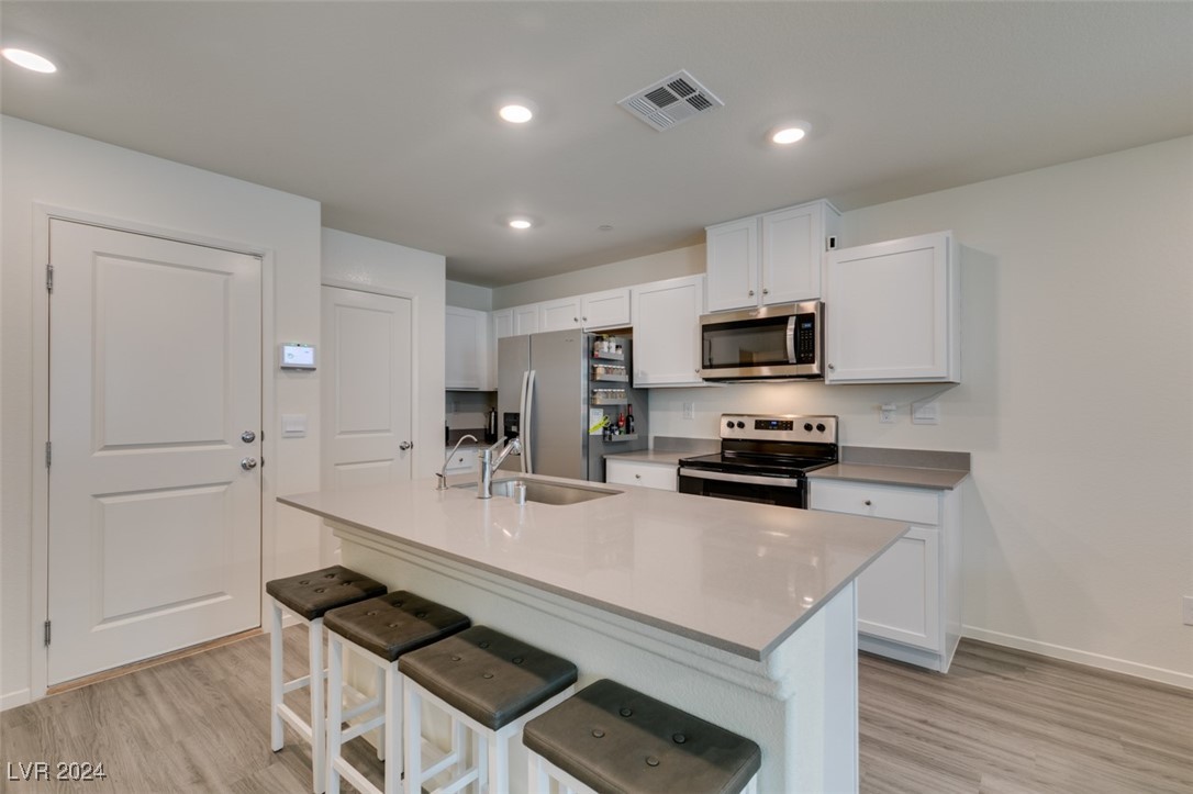 6924 Stratham Hill Street