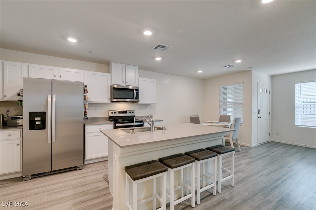 6924 Stratham Hill Street