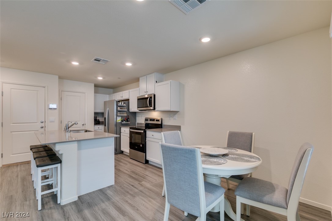 6924 Stratham Hill Street