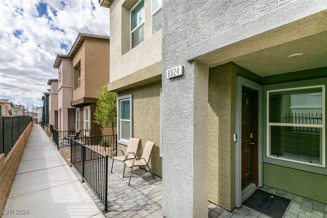 6924 Stratham Hill Street