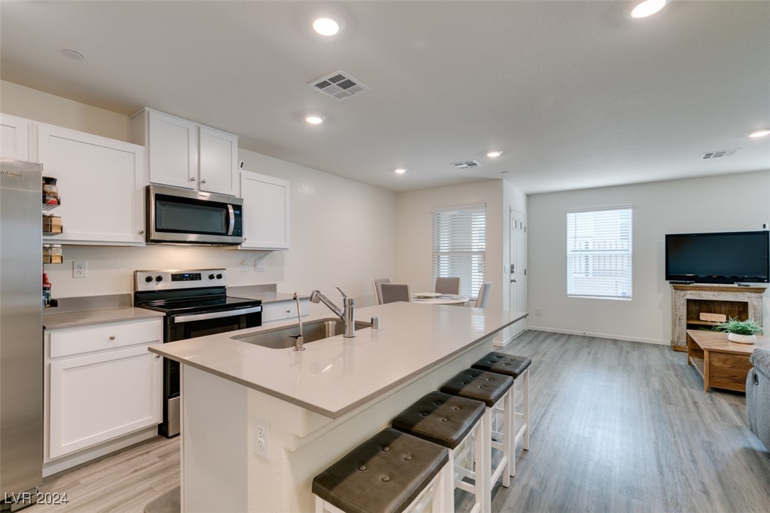 6924 Stratham Hill Street