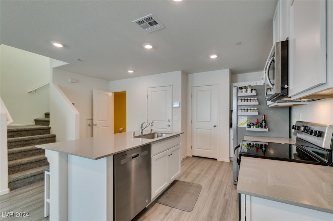 6924 Stratham Hill Street