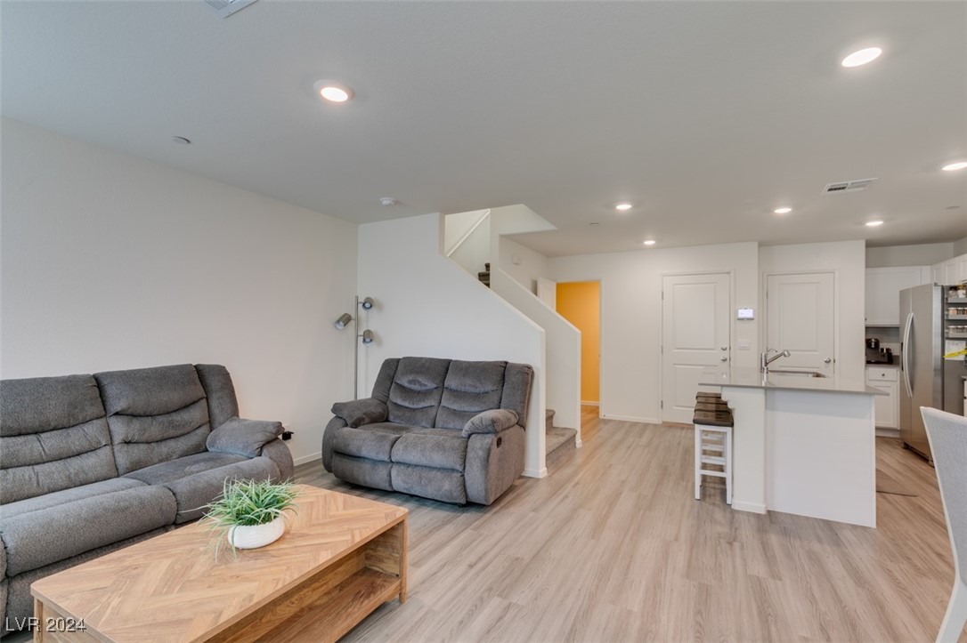 6924 Stratham Hill Street