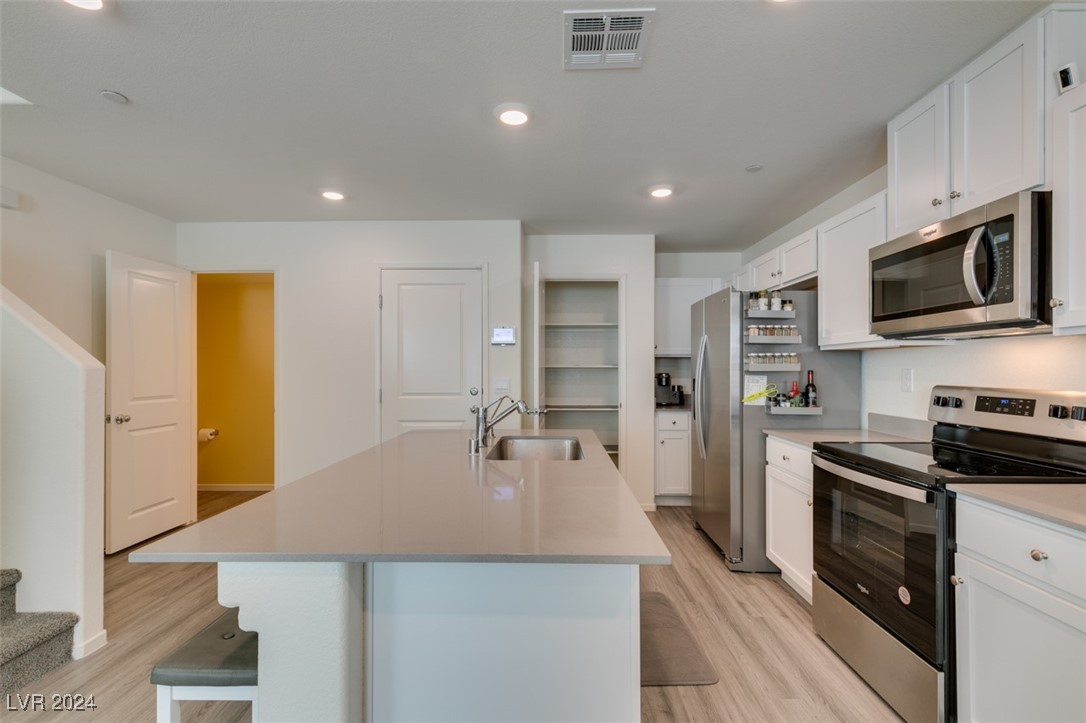 6924 Stratham Hill Street