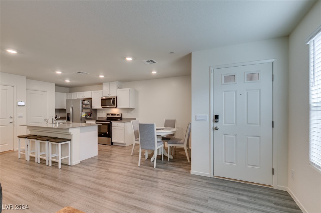 6924 Stratham Hill Street