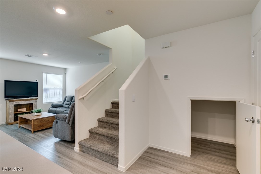 6924 Stratham Hill Street