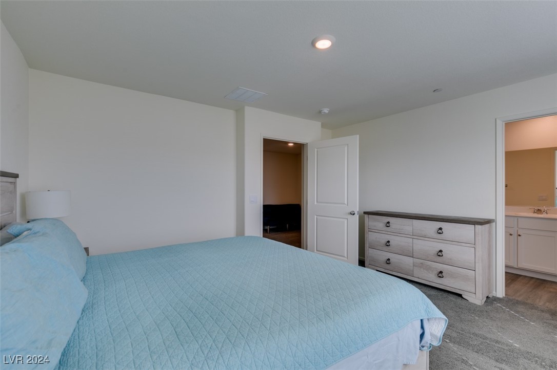 6924 Stratham Hill Street