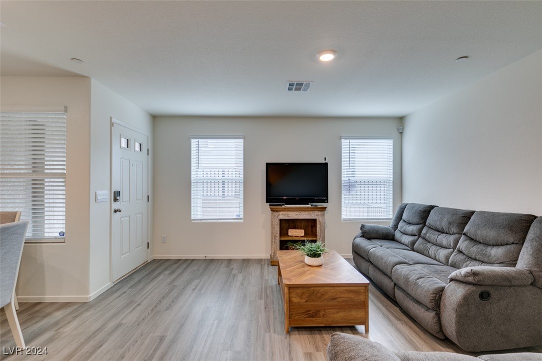 6924 Stratham Hill Street