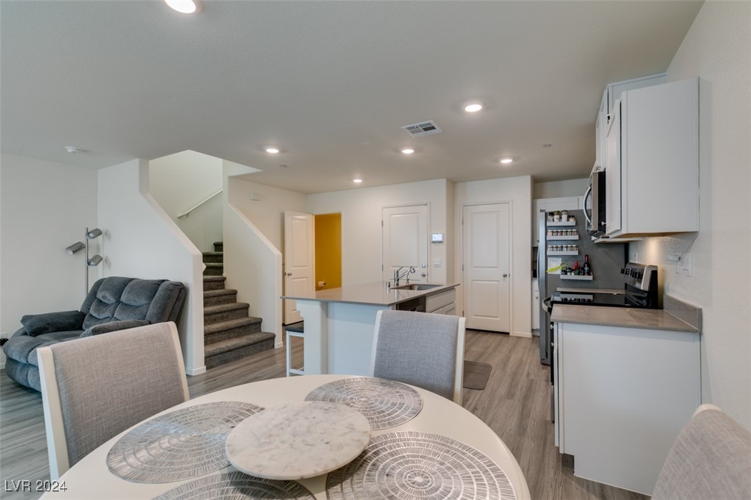 6924 Stratham Hill Street