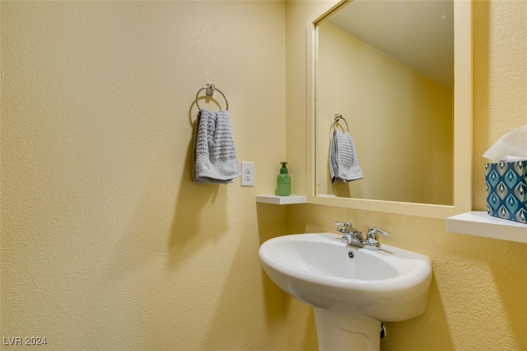 6924 Stratham Hill Street