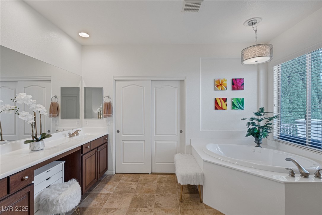 7872 Regency Park Street