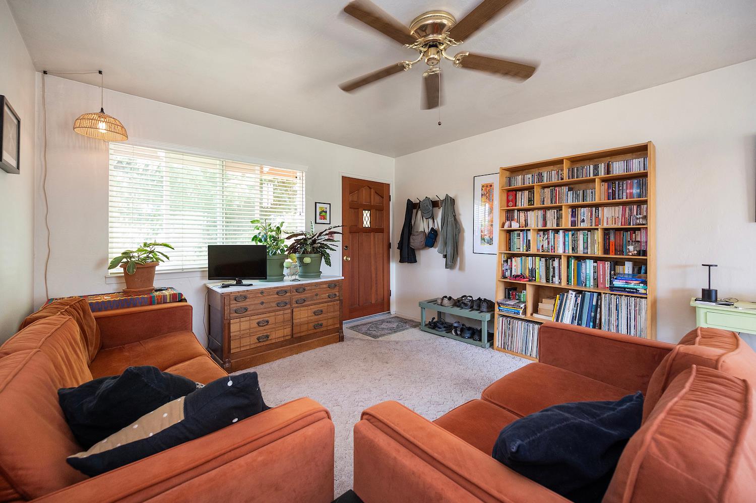 497 San Joaquin Ave