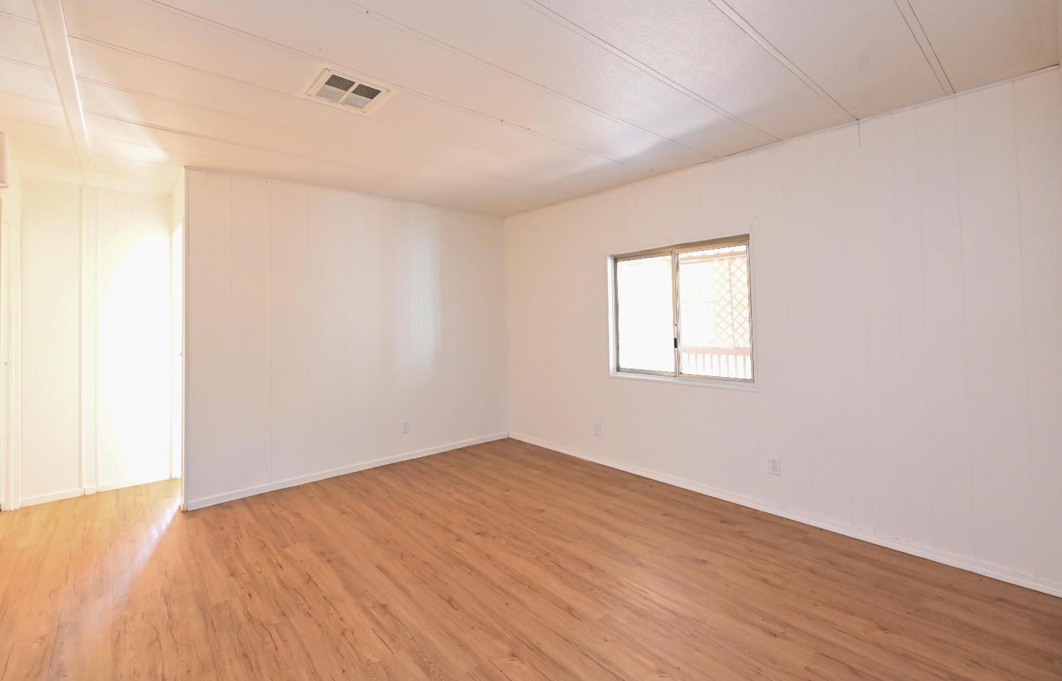 1805 Live Oak Dr.