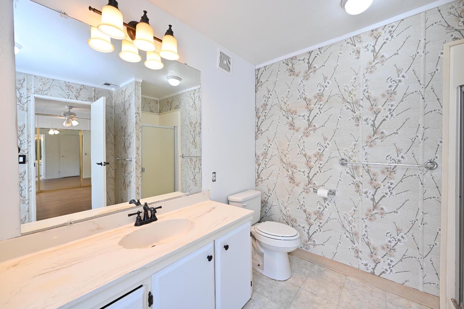 1805 Live Oak Dr.