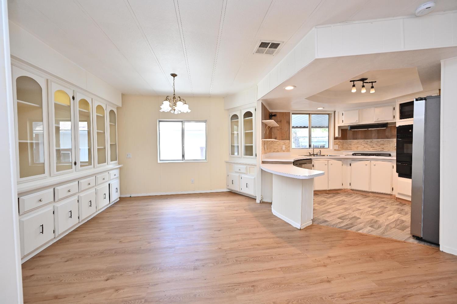 1805 Live Oak Dr.