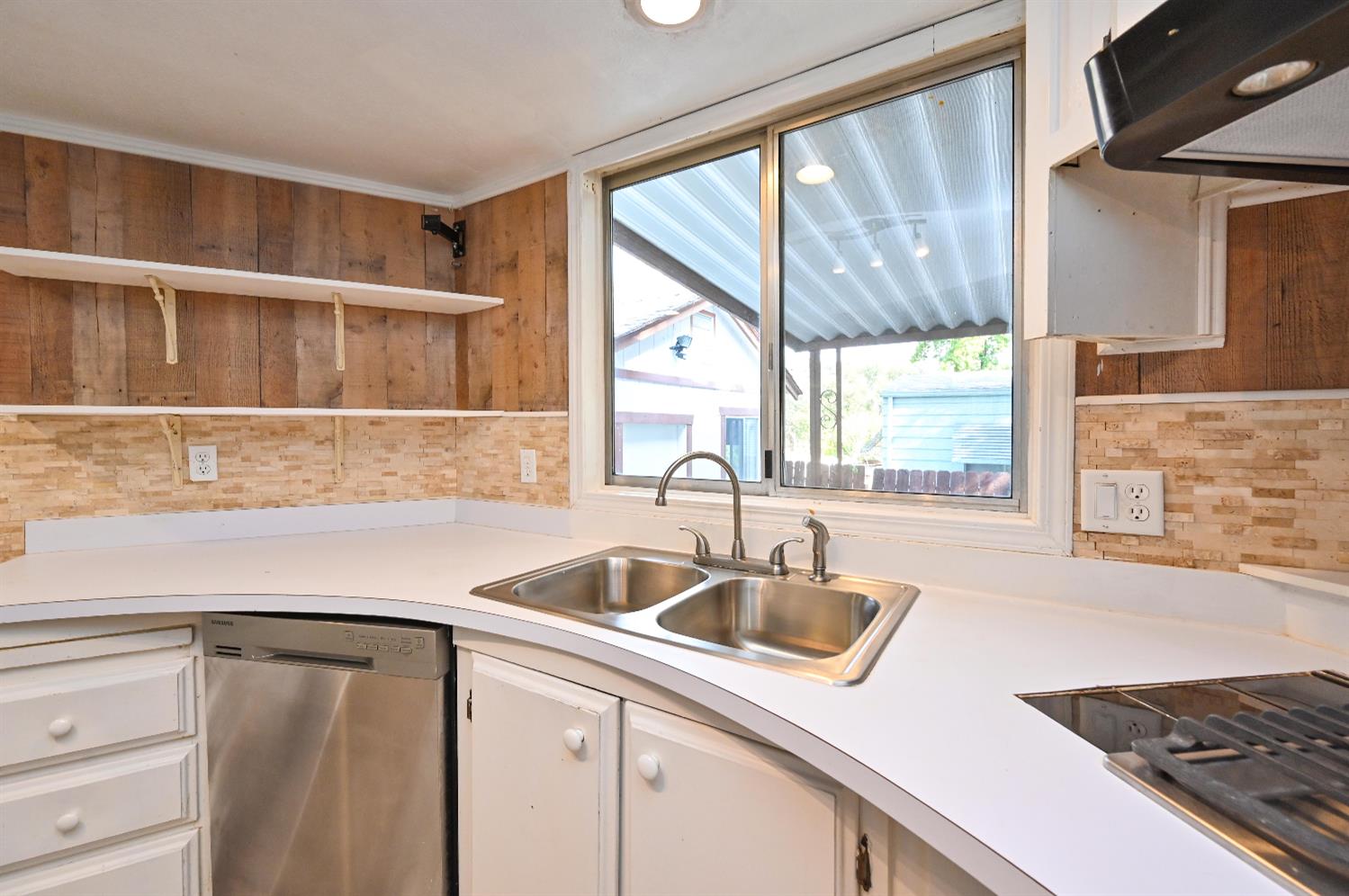 1805 Live Oak Dr.