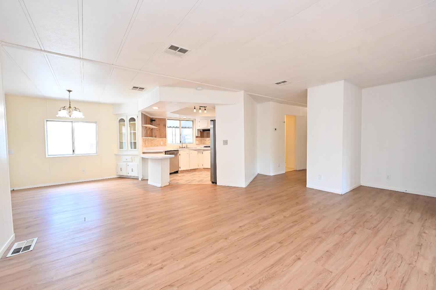 1805 Live Oak Dr.