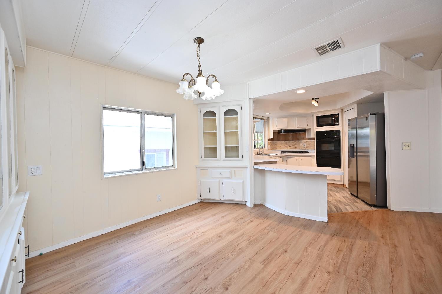 1805 Live Oak Dr.