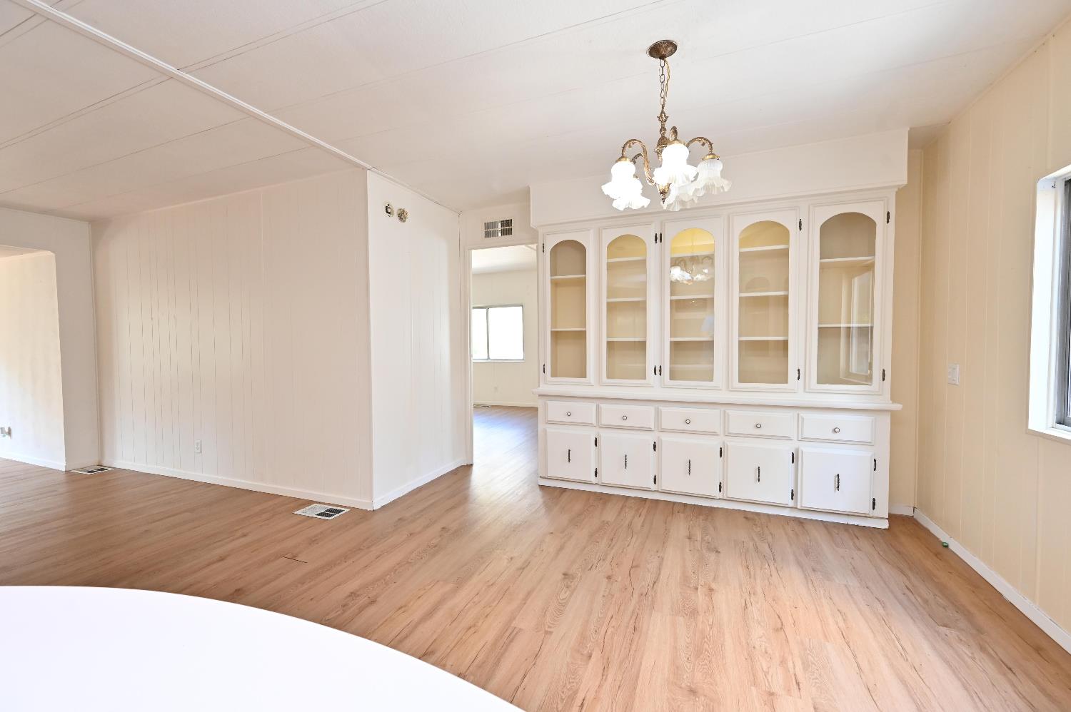 1805 Live Oak Dr.