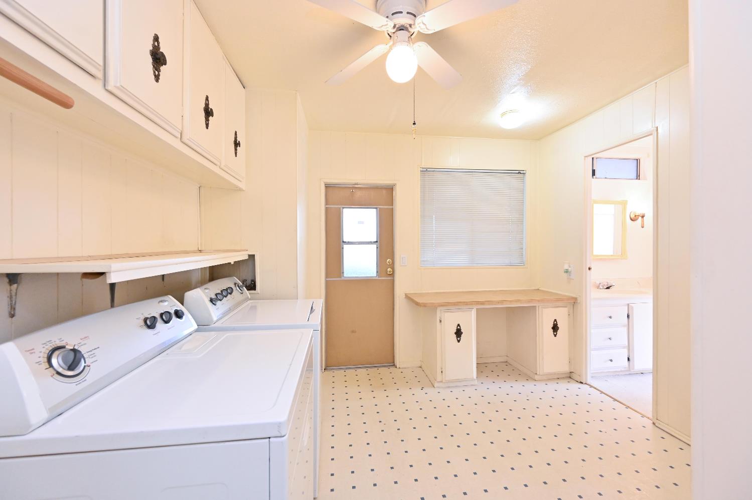 1805 Live Oak Dr.