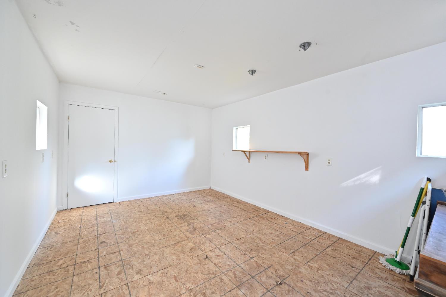 1805 Live Oak Dr.