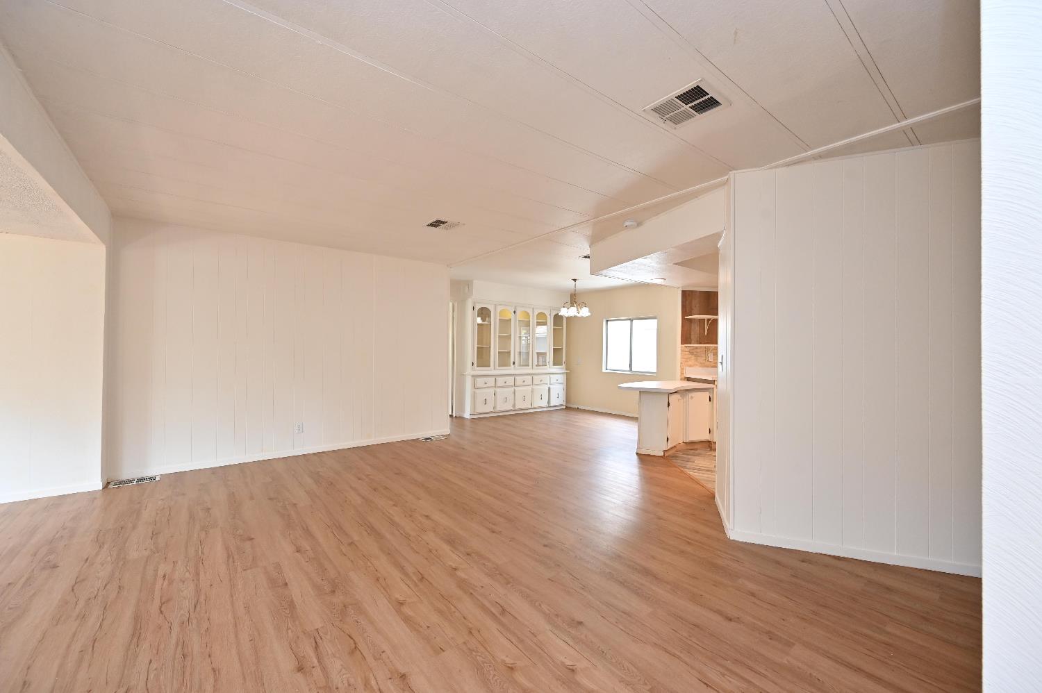 1805 Live Oak Dr.