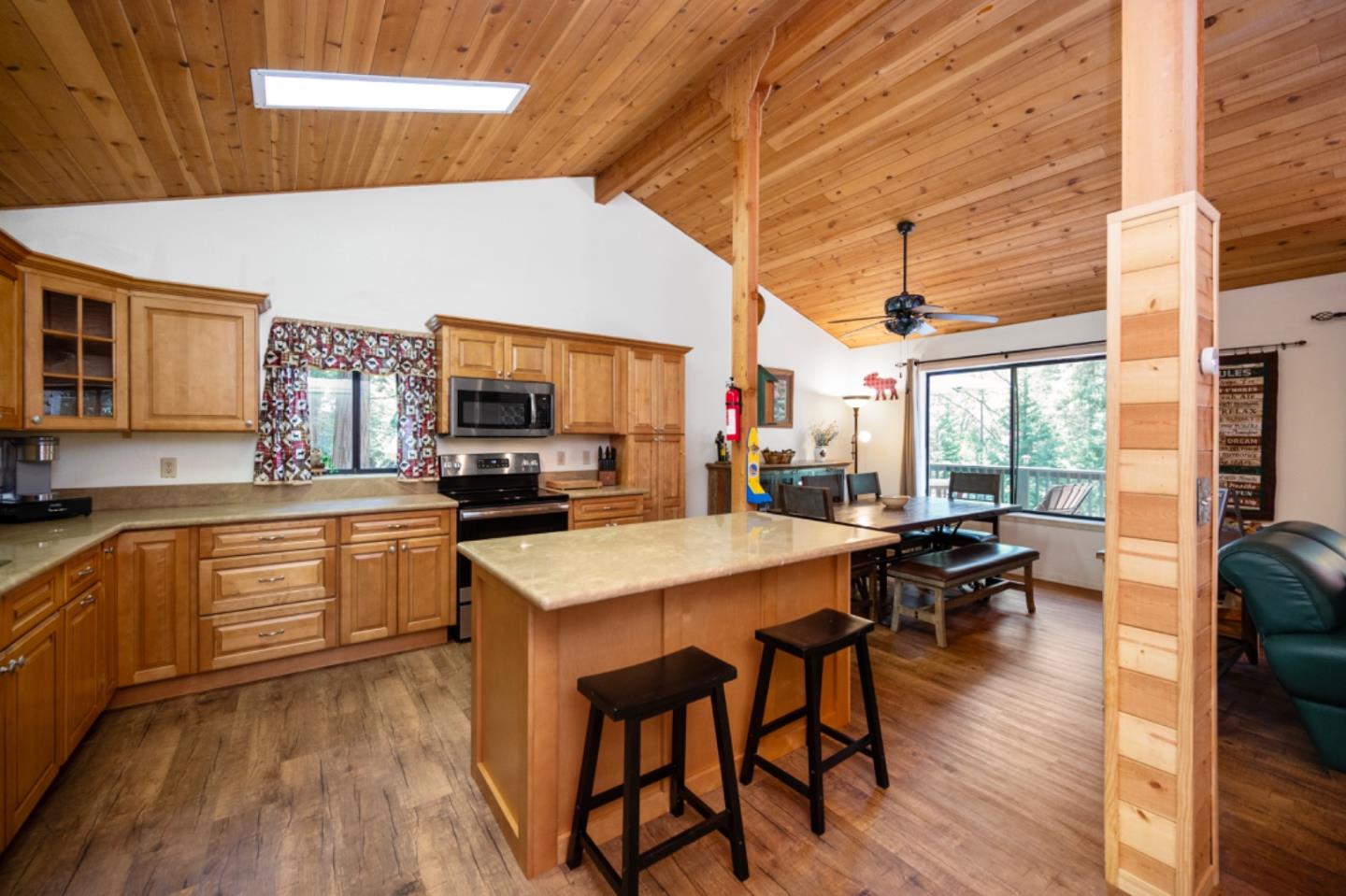 3465 Lakemont DR