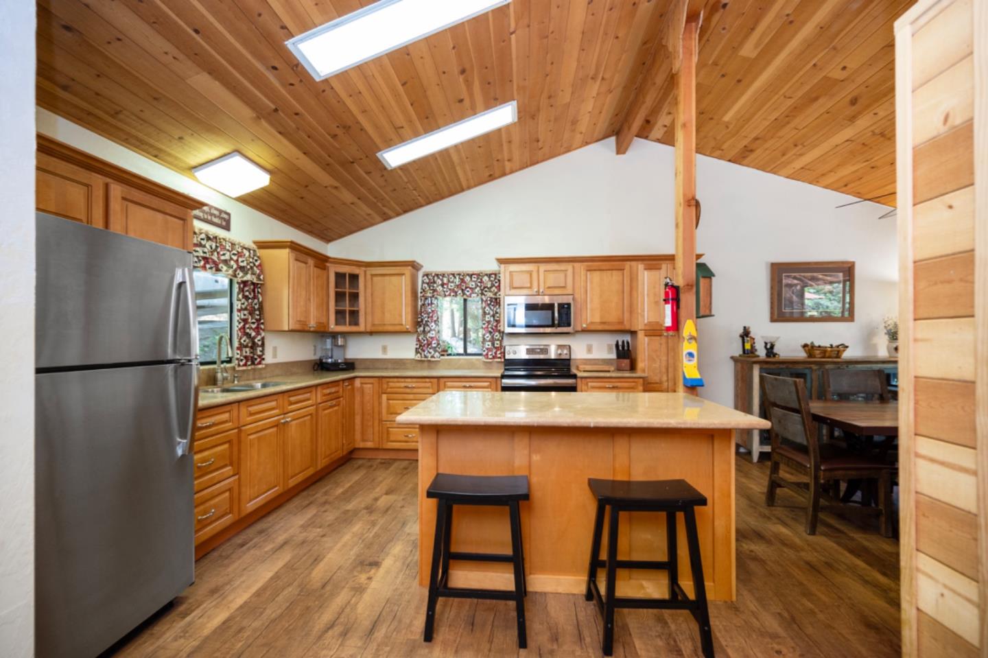 3465 Lakemont DR