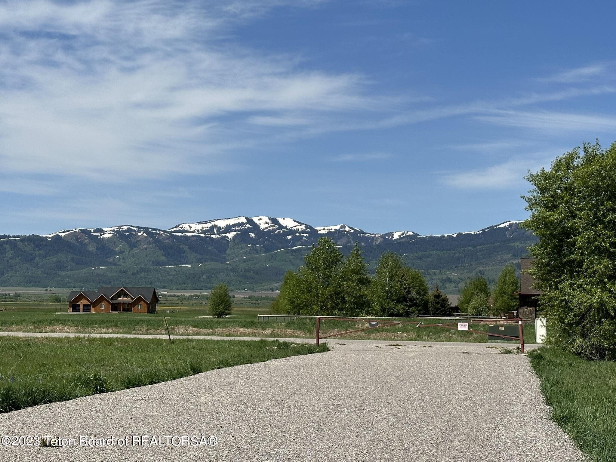 899 PEAK VIEW ESTATE Road