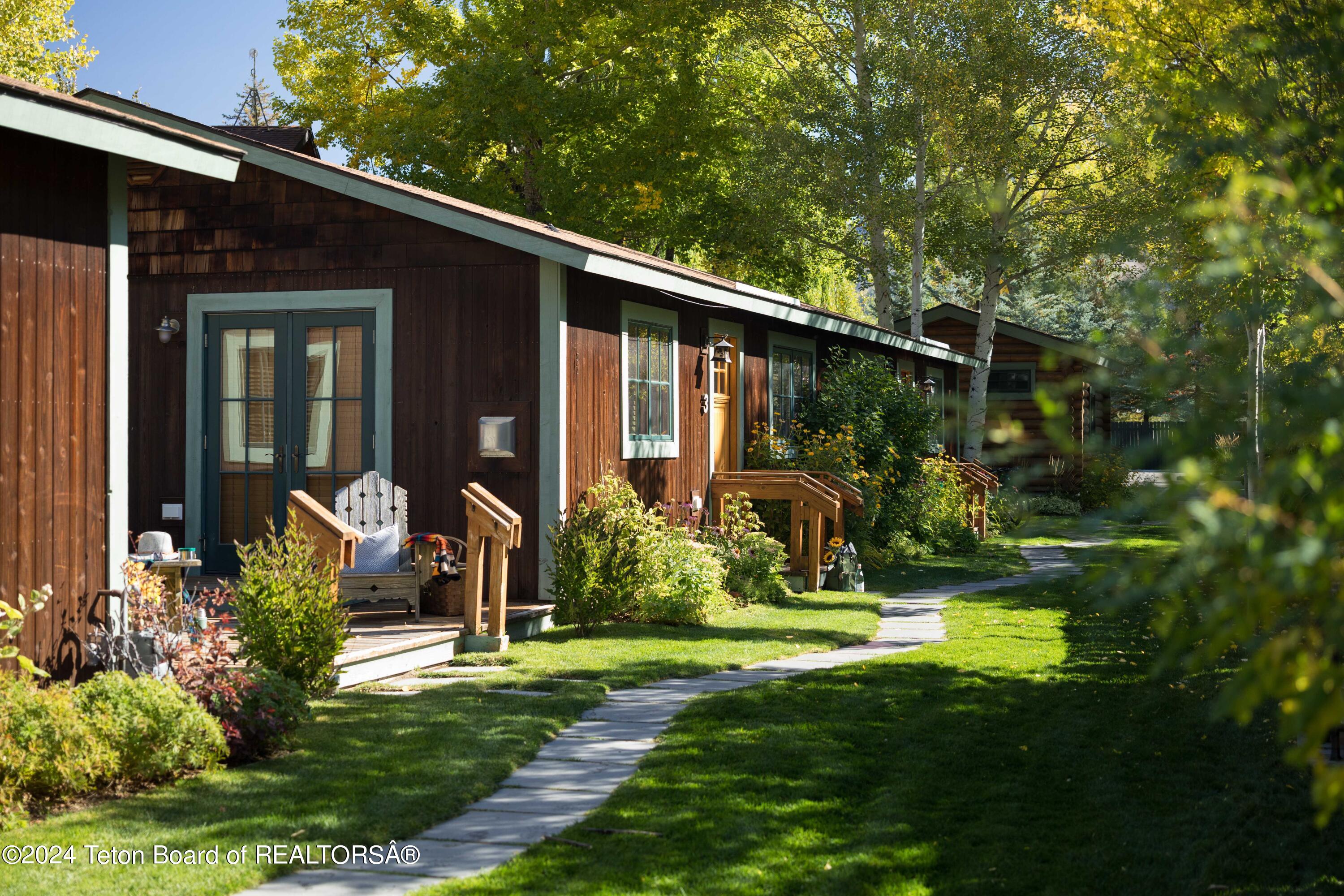 433, 435 N GLENWOOD Street