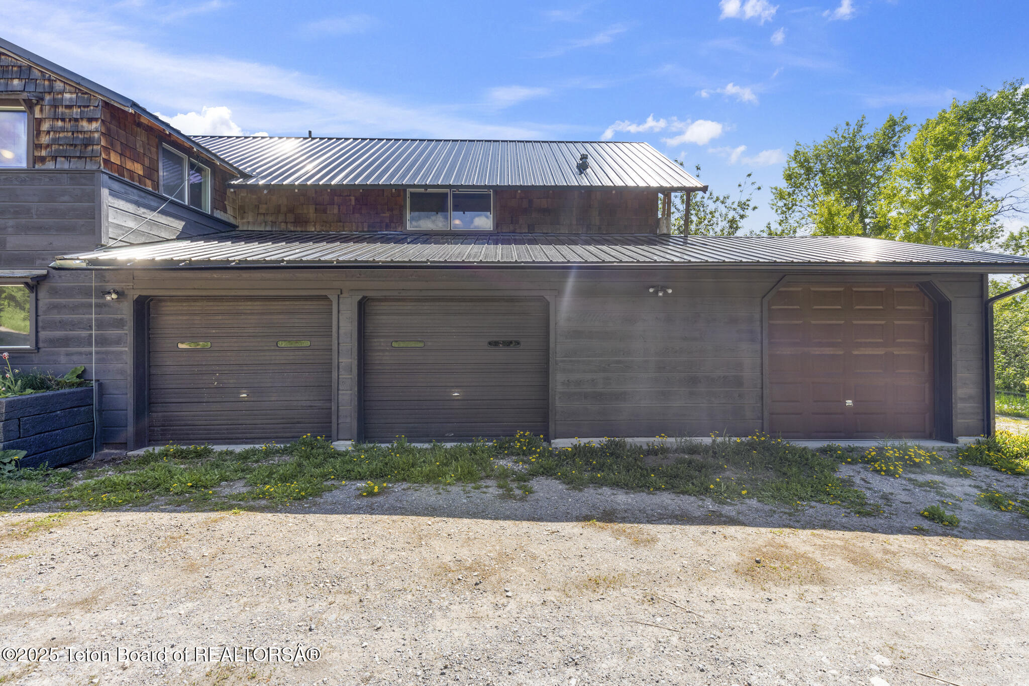 2077 HIGHLAND Way
