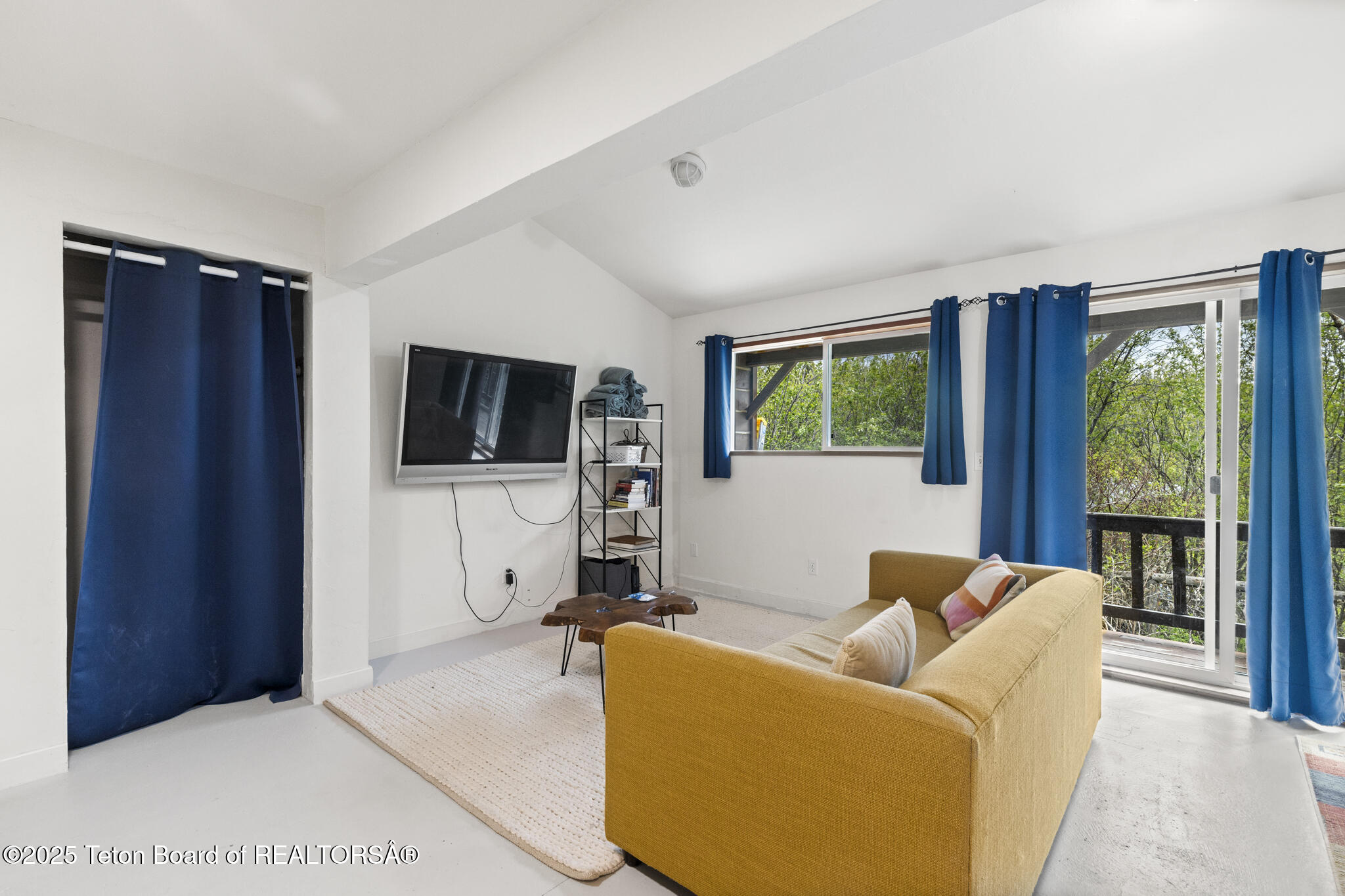 2077 HIGHLAND Way