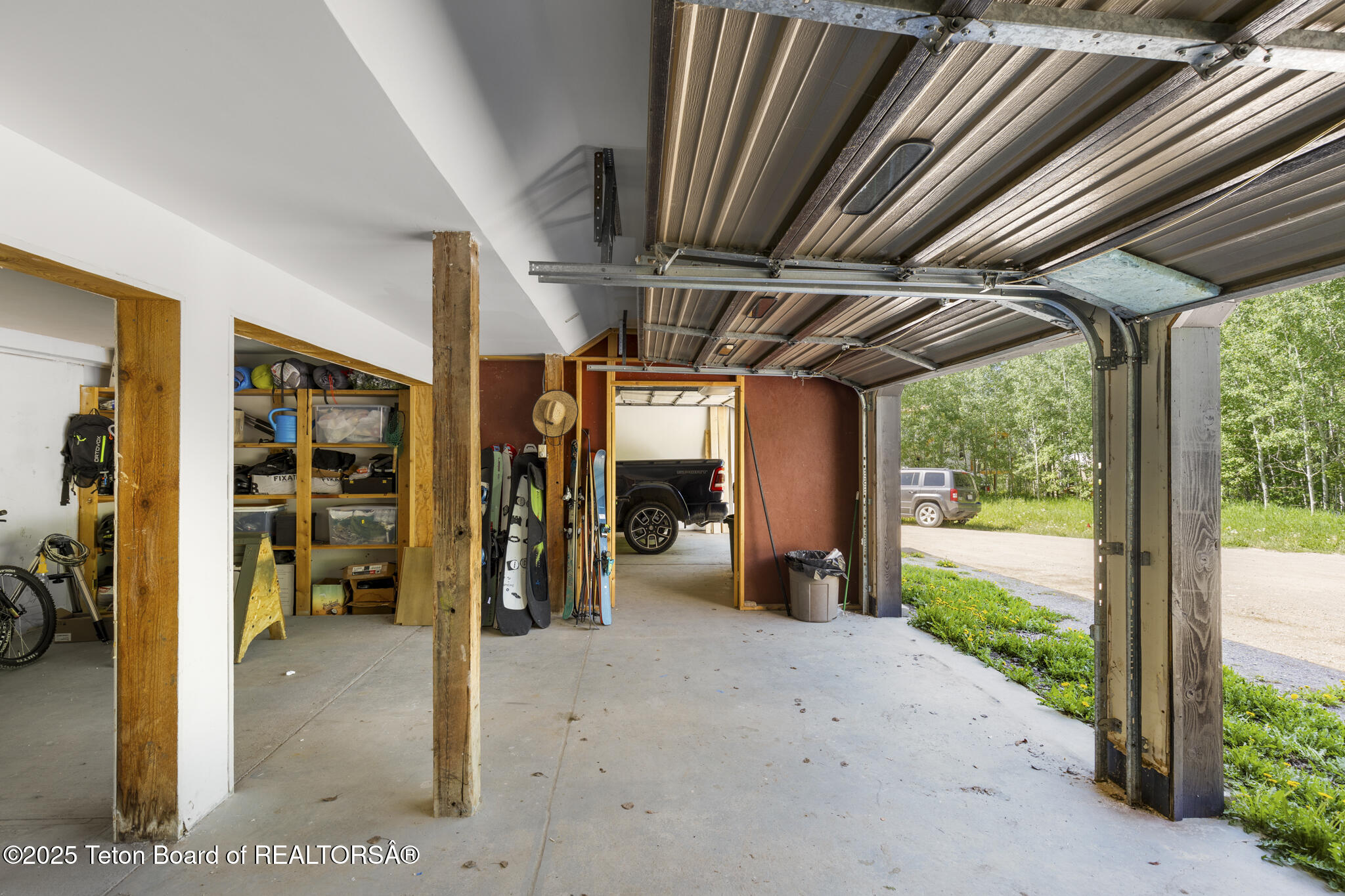 2077 HIGHLAND Way