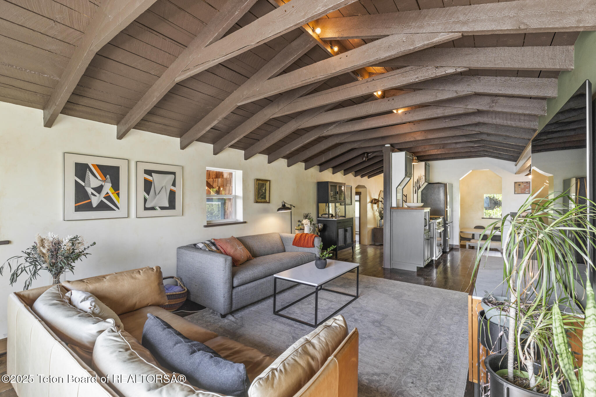 2077 HIGHLAND Way