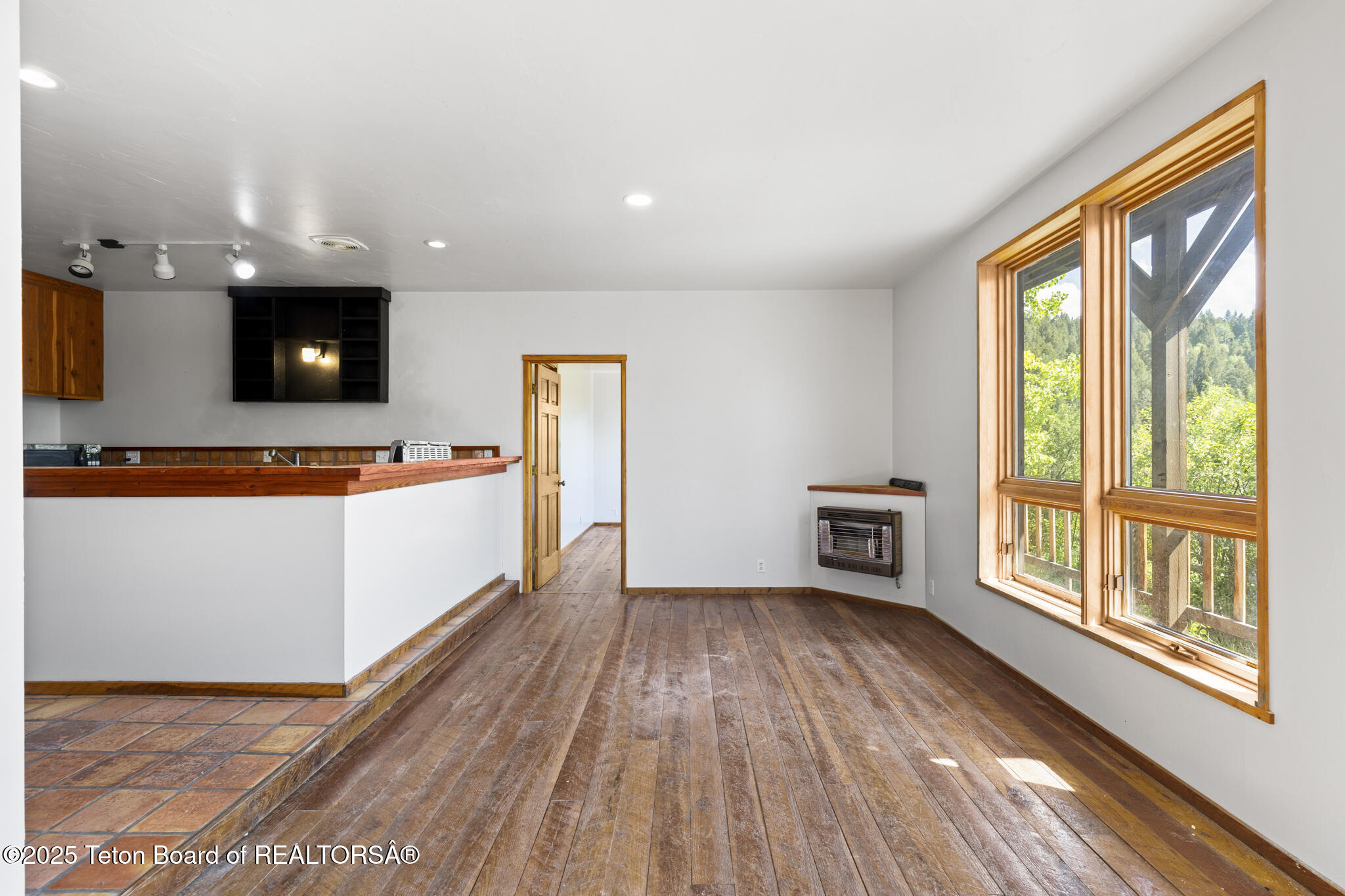 2077 HIGHLAND Way