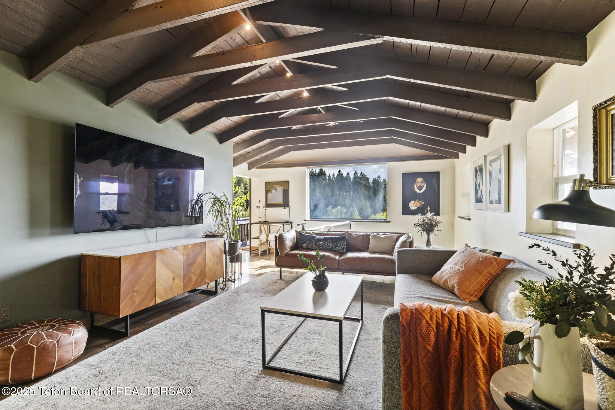 2077 HIGHLAND Way
