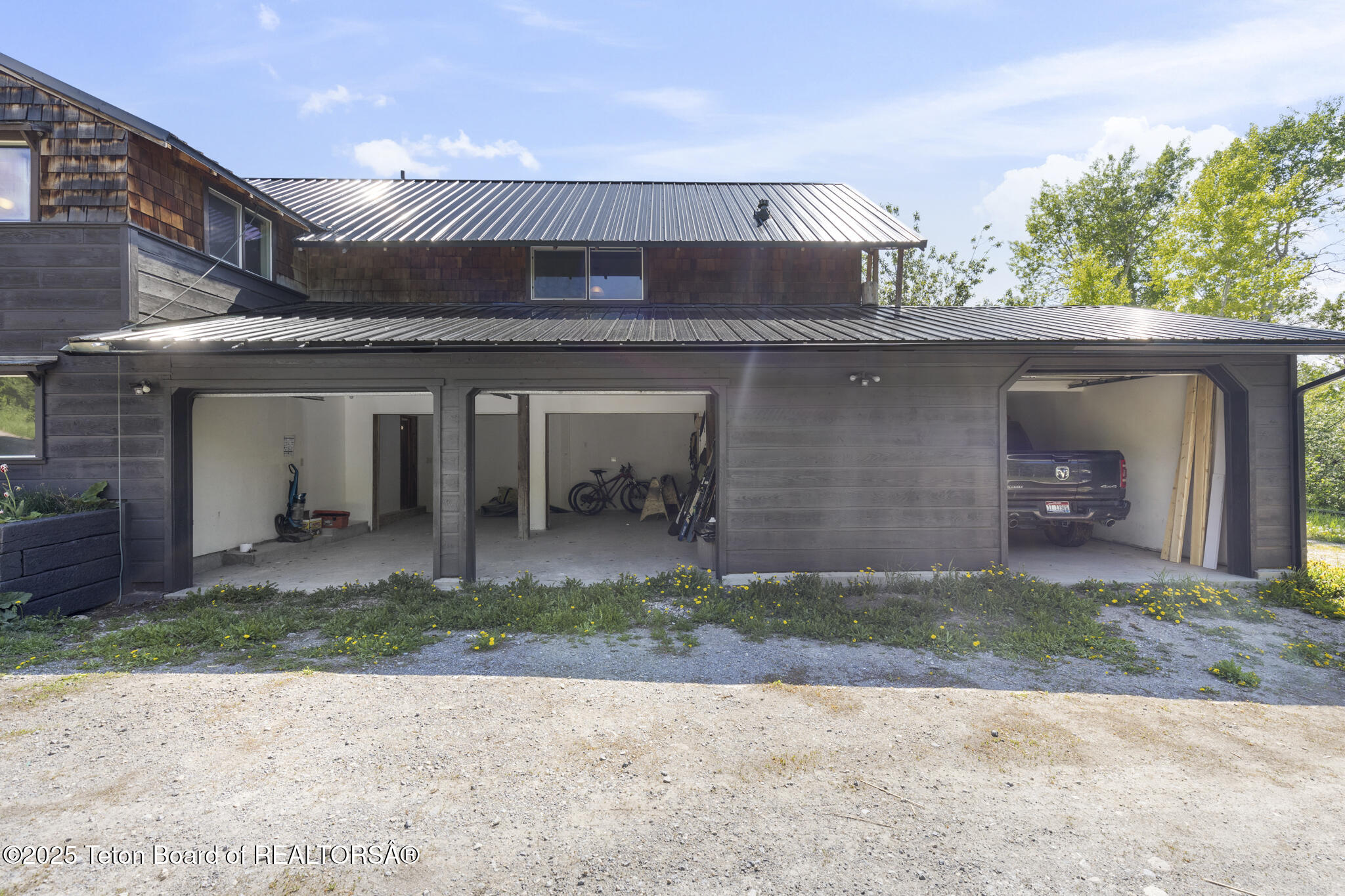 2077 HIGHLAND Way