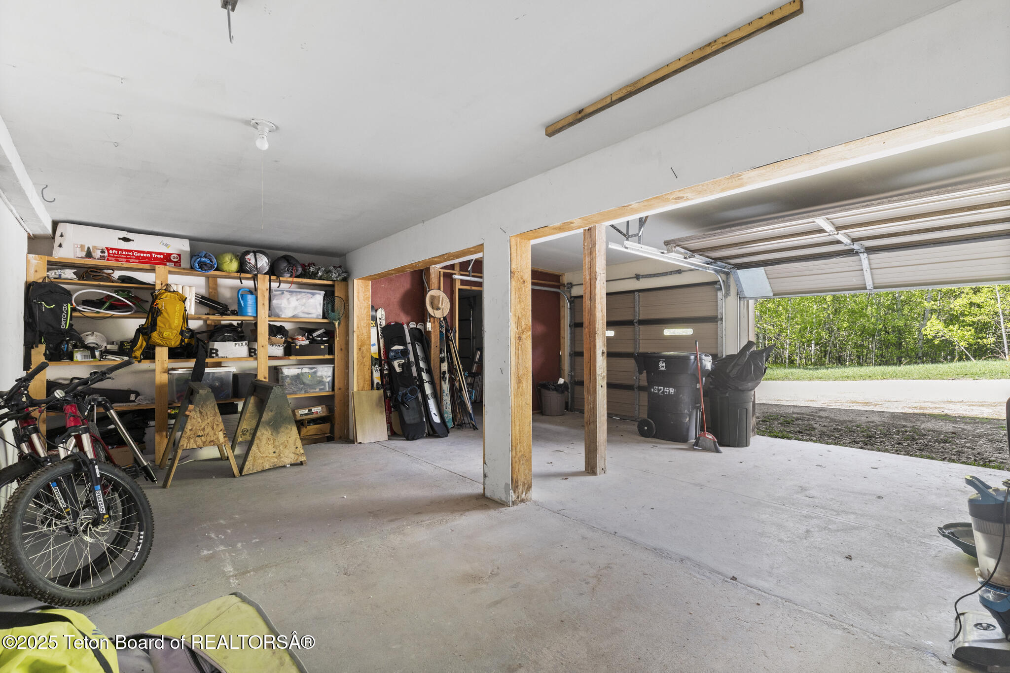 2077 HIGHLAND Way