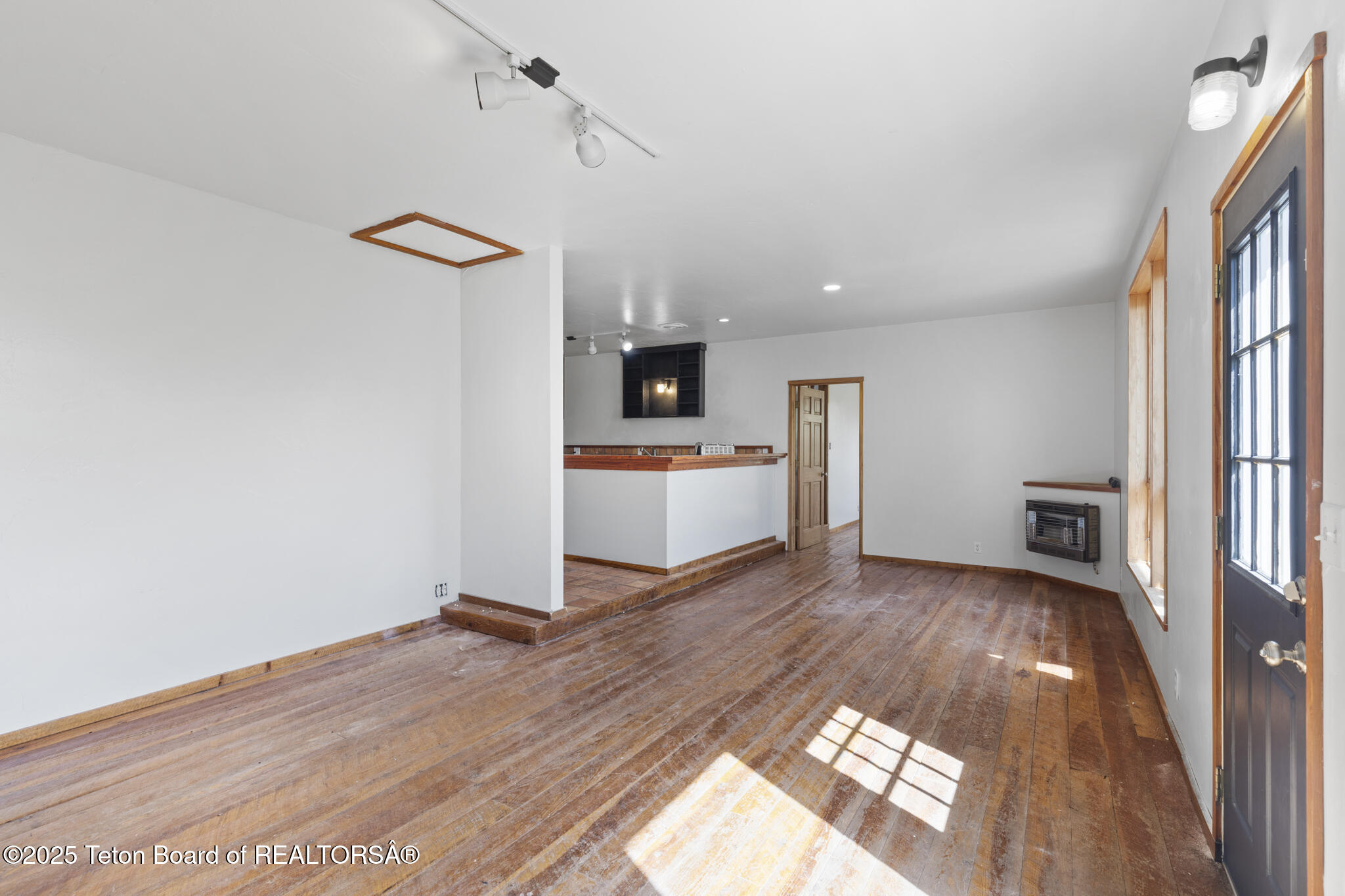 2077 HIGHLAND Way